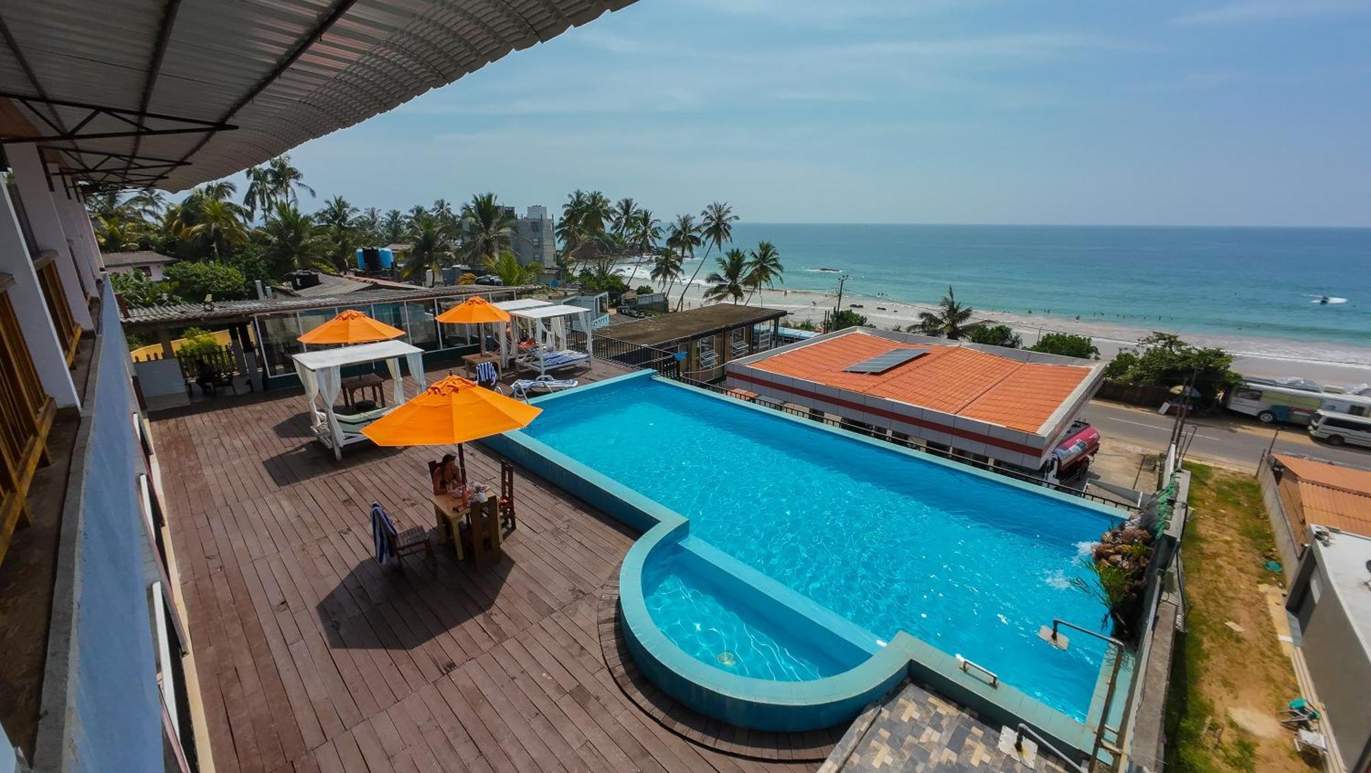 One World Hotel 3*