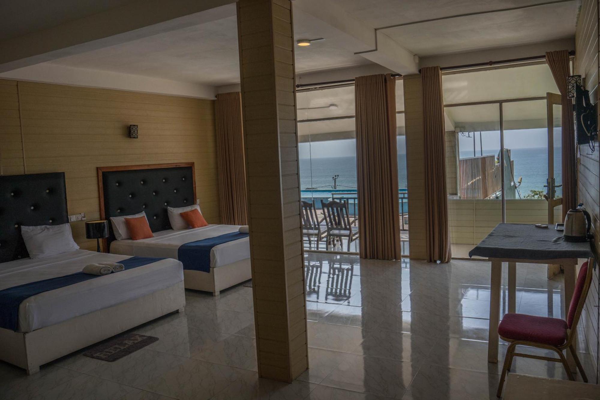 Hotel One World 3*